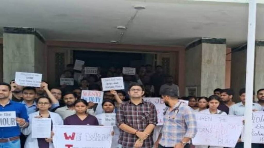 रीवा में तेज हुआ जूनियर डॉक्टरों का आंदोलन, कड़ी कार्रवाई की मांग